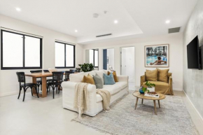 llBrand New beachside 2BR apt in prime Location Sydney